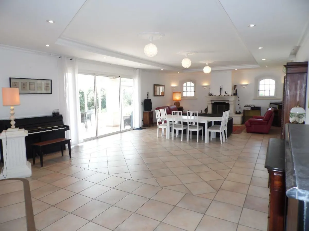 Villa 342 M2 Classee 4 Etoiles Sur 1 Ha - Provence Besse-sur-Issole